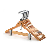 Crochet en acier chromé à usage domestique cintre pour t-shirt cintre en bois avec clips pour pantalons