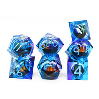 Offre Spéciale mdn polyédrique translucide bleu résine unique noyau liquide D20 jeu de dés flottant Dragon globe oculaire pour jeux de table
