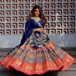 ชุดแต่งกายเจ้าสาวแบบใหม่น่าสนใจชุดผ้าไหมเนยงานพิมพ์และกระจก lehenga choli - Product Image 1
