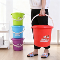 Seau en plastique PP personnalisé avec poignée, idéal pour une utilisation comme seau à glace en plastique.
