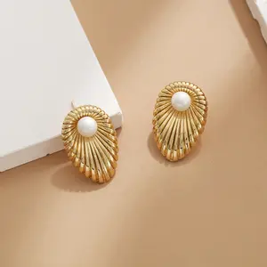 Hot Metal Threaded Female Stud Earrings Luxury Imitation Pearl Girls Earrings Jewelry