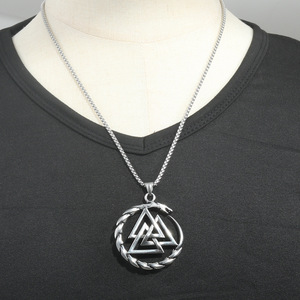 Pendentif triangle Viking en acier inoxydable, design géométrique, collier unisexe 280753 - Product Image 3