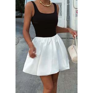 Vestido Largo Negro Lena con Cuello Cuadrado, Elegante, Talla Grande, con Volantes Decorativos, para Eventos Formales y de Club - Product Image 5