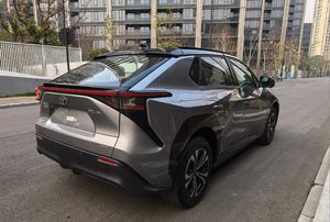 Toyota BZ4X 4WD SUV Eléctrico de Alto Rendimiento PRO, Modo X, Tracción Total, Pantalla de 12.3 Pulgadas, Carga Rápida, Vehículo Familiar de 5 Plazas - Product Image 4