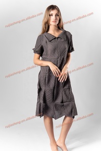 Robes plissées Miyake de haute qualité pour femmes, grande taille, couleur grise, manches courtes, design irrégulier, robes modestes pour femmes - Product Image 6