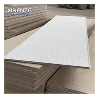 Panneaux de plafond acoustiques modernes carrés en fibres minérales, ignifuges, insonorisants, résistants à l'humidité et au moisissure, vente en gros