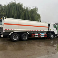 Camions de chantier minier Howo 6x4, camion-citerne à carburant 22000L, grand réservoir, véhicule citerne de ravitaillement en diesel en Afrique à vendre