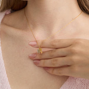 <span class=keywords><strong>Collana</strong></span> a catena in acciaio inossidabile placcato oro 18K PVD <span class=keywords><strong>con</strong></span> ciondolo classico a forma di <span class=keywords><strong>coccinella</strong></span> <span class=keywords><strong>con</strong></span> fiori di strass - Product Image 6