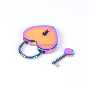 Nuevo Candado Metálico <span class=keywords><strong>2025</strong></span> con Color Arcoíris en Forma de Corazón para Decoración de Bolsos - Product Image 1