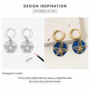 Boucles d'oreilles pendantes en acier inoxydable plaqué or 14 carats, motif floral bleu, cinq pétales, style Huggie Hoop - Product Image 3