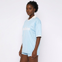 Set Jersey dan Celana Pendek Sepak Bola Wanita dengan Logo Custom, Panjang Setengah Betis, Model Longgar, 100% Polyester, Cepat Kering, Bernapas, Streetwear Musim Panas