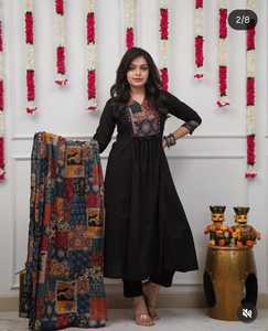 Kurta de Algodón Negro para Mujer con Estampado Digital/Grabado y Dupatta Colorida, Tradicional, Corte Regular, Largo hasta la Rodilla, para Fiesta o Uso Casual, India - Product Image 3