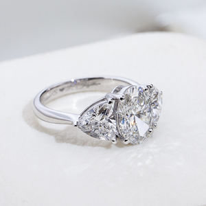 Anillo de Diamante Cultivado en Laboratorio de Oro Blanco PT950 MSR-2057 de Messi Jewelry para Mujer - Product Image 4