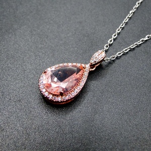 Joyería de Plata de Ley 925 Chapada en Oro Rosa, Circonita Cúbica, Halo, Forma de Pera, Colgante de Morganita - Product Image 3