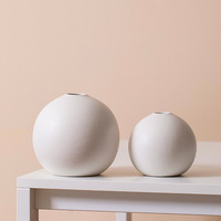 Vases en céramique blanche mate, vase de table en porcelaine pour la décoration de la maison, mariages, centre de table, vase rond minimaliste nordique