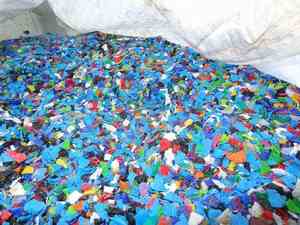 Hojuelas de Polietileno de Alta Densidad (HDPE) Recicladas Ecológicas, 99% Puras, Fragmentos Transparentes Azules, para Moldeo por Inyección Industrial - Product Image 2