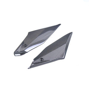 Panneaux latéraux de réservoir en fibre de carbone noire pour Yamaha YZF-R1 2015-2026 - Légers et ajustement parfait - Product Image 2