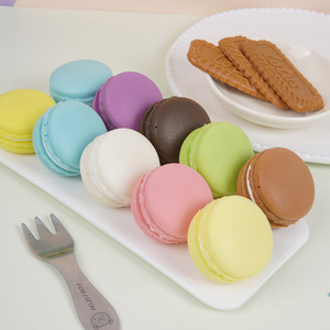ของเล่นบีบมาการองสีสันสดใส รูปทรงแซนด์วิชคุกกี้ ของเล่นบีบคลายเครียด ของตกแต่งโต๊ะทำงาน ขายส่ง - Product Image 1