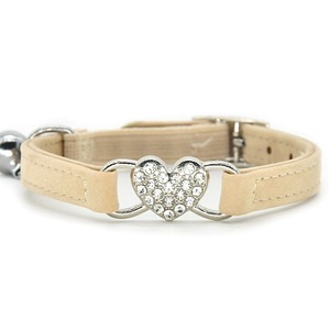 Neues Nylon-Halsband für Katzen mit Wasserdiamanten und Herz-Flanell-Print, Weich und Bequem mit Glöckchen für Hunde und Katzen - Product Image 3