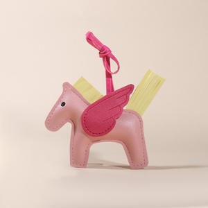 Colgante de Poni de Estilo Moderno y Creativo, Accesorio de Cuero para Interior de Auto, Colgante Acolchado Hecho a Mano en Varios Colores, Pequeño Regalo - Product Image 5