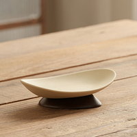 Bootvormige serveerschaal met houten voet, steengoed, ovaal, voor snacks, thee, desserts, Wabi Sabi, Wagashi, sushi.