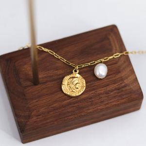 Nouveau design, vente en gros, collier chaîne anti-ternissement en acier inoxydable 316L plaqué or 18 carats avec pendentif pièce de monnaie pour femme - Product Image 2