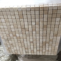 Mosaïque de marbre de forme carrée de marbre de travertin pour des tuiles de dosseret de cuisine