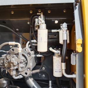 Puissante pelle hydraulique sur chenilles Volvo EC220 d'occasion à vendre, moteur central et composants de pompe inclus - Product Image 5