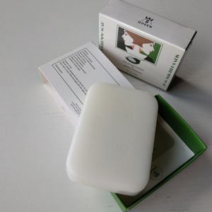 Jabón Facial y Corporal B-Queen Hecho a Mano en Tailandia para Blanquear la Piel y Aclarar las Pecas con Su Propia Marca - Product Image 4