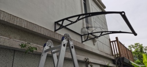 Toldo para Ventanas y Puertas de Balcón con <span class=keywords><strong>Canaleta</strong></span> Grande, Techo de Policarbonato Grueso y Ancho, Personalizable, Fácil Instalación - Product Image 2