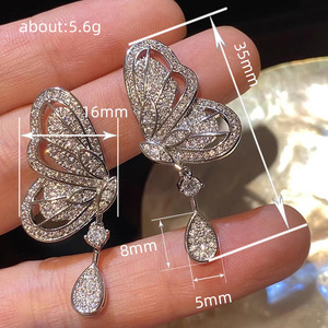 Eleganti orecchini pendenti a forma di farfalla per donna, gioielli alla moda in stile principessa scintillante - Product Image 3