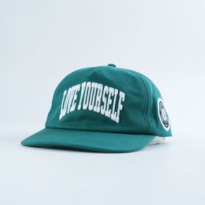 Gorra Retro de 5 Paneles con Logotipo Personalizado, Bordado 3D en Relieve de la Frase "LOVE YOURSELF" en Blanco, Gorra de Béisbol Verde Bosque, Gorro sin Estructura, Venta al Por Mayor - Product Image 1