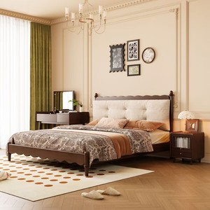 Letto matrimoniale in legno massello imbottito stile Wabi-Sabi, letto Windsor color crema per camera da letto padronale, design vintage francese - Product Image 3
