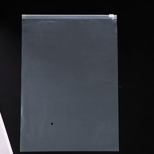 Bolsa de Embalaje para Ropa con Cierre Hermético Personalizada OEM, Bolsa de Almacenamiento de Ropa Reutilizable Mate con Logotipo Impreso al por Mayor - Product Image 3
