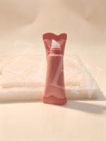 Tube cosmétique PE 19 mm 8 à 15 ml pour baume à lèvres, personnalisable OEM/ODM, avec capuchon à vis côtelé et anse de suspension, emballage pour soins des lèvres