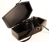 Grossiste Gild & Glamour Boîte à bagues en bois noir pour mariage d'Halloween