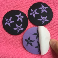 Logo rond découpé au laser fer sur patch tissé, étiquette tissée pressée à chaud à bas prix pour les costumes