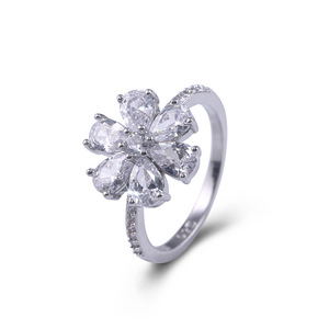 Anello da donna bianco a forma di goccia, stile europeo, con fiocco di neve e fiore, accessorio per le mani per Natale e festività - Product Image 2
