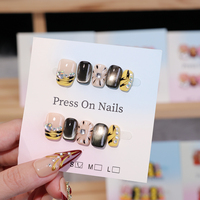 Service de personnalisation complète : Faux ongles à presser courts carrés avec fleurs 3D en acrylique – Vente en gros pour les propriétaires de marques