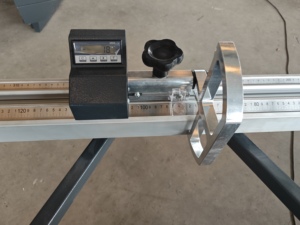 <span class=keywords><strong>Regla</strong></span> de corte transversal para paneles de aluminio con cintas métricas de alta precisión en pulgadas y centímetros - Product Image 1