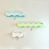 Étagère d'art de mur en bois de vague artisanale unique colorée pour des enfants étagère de rangement LED de pépinière en bois mignonne confortable pour le stockage de livre d'affichage