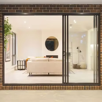 Porte coulissante en aluminium pour patio, idéale pour salon, chambre et balcon d'une villa espagnole