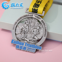 Médaille de sport en alliage de zinc dorée personnalisée en métal 3D bon marché, pour match de football, marathon, cyclisme, étanche, polie, gravée