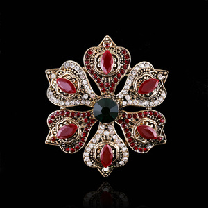 Nouvelle Broche Classique en Alliage Plaqué Or en Forme de Fleur, Épingle Croix Trésor, Designs Personnalisés, Unisexe, Luxe, Tendance, Cadeau de Fête - Product Image 4
