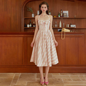 花柄ホルタードレスフリルトリム付き蝶ネクタイフロントローズアクセントコルセットBodiceフレアスカートパーティー用マキシドレス - Product Image 1