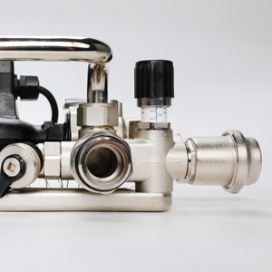 Centre de mixage pour chauffage par le sol intégré, système de mixage en laiton, pompe de circulation pour système de chauffage avec thermostat et manomètres - Product Image 4