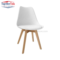Chaise de bureau nordique moderne avec pieds en bois, chaise de salle à manger Tulip avec coussin et dossier en forme de coquille pour cuisine, hôtel, café, maison