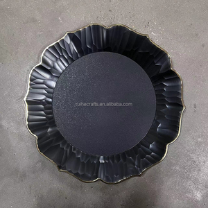 Assiettes <span class=keywords><strong>de</strong></span> mariage jetables à bord doré <span class=keywords><strong>assiette</strong></span> <span class=keywords><strong>de</strong></span> présentation <span class=keywords><strong>de</strong></span> mariage en <span class=keywords><strong>or</strong></span> pour table <span class=keywords><strong>de</strong></span> mariage - Product Image 4