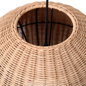 La lampe 015 présente un abat-jour moderne en forme de boule avec une tressage unique en rotin naturel, créant une ambiance chaleureuse et confortable, idéale pour embellir votre intérieur. - Product Image 5