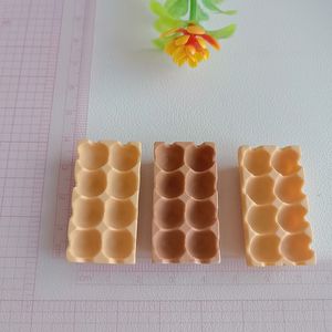 Bandeja de huevos en miniatura realista perfecta para decoración de cocina de casa de muñecas o accesorios de fotografía accesorios de muñecas - Product Image 3